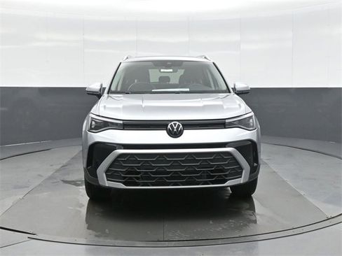 New 2026 Volkswagen Taos SE image 2