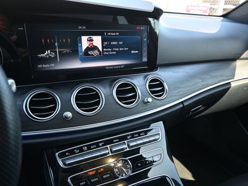 Used 2017 Mercedes-Benz E 300 image 32