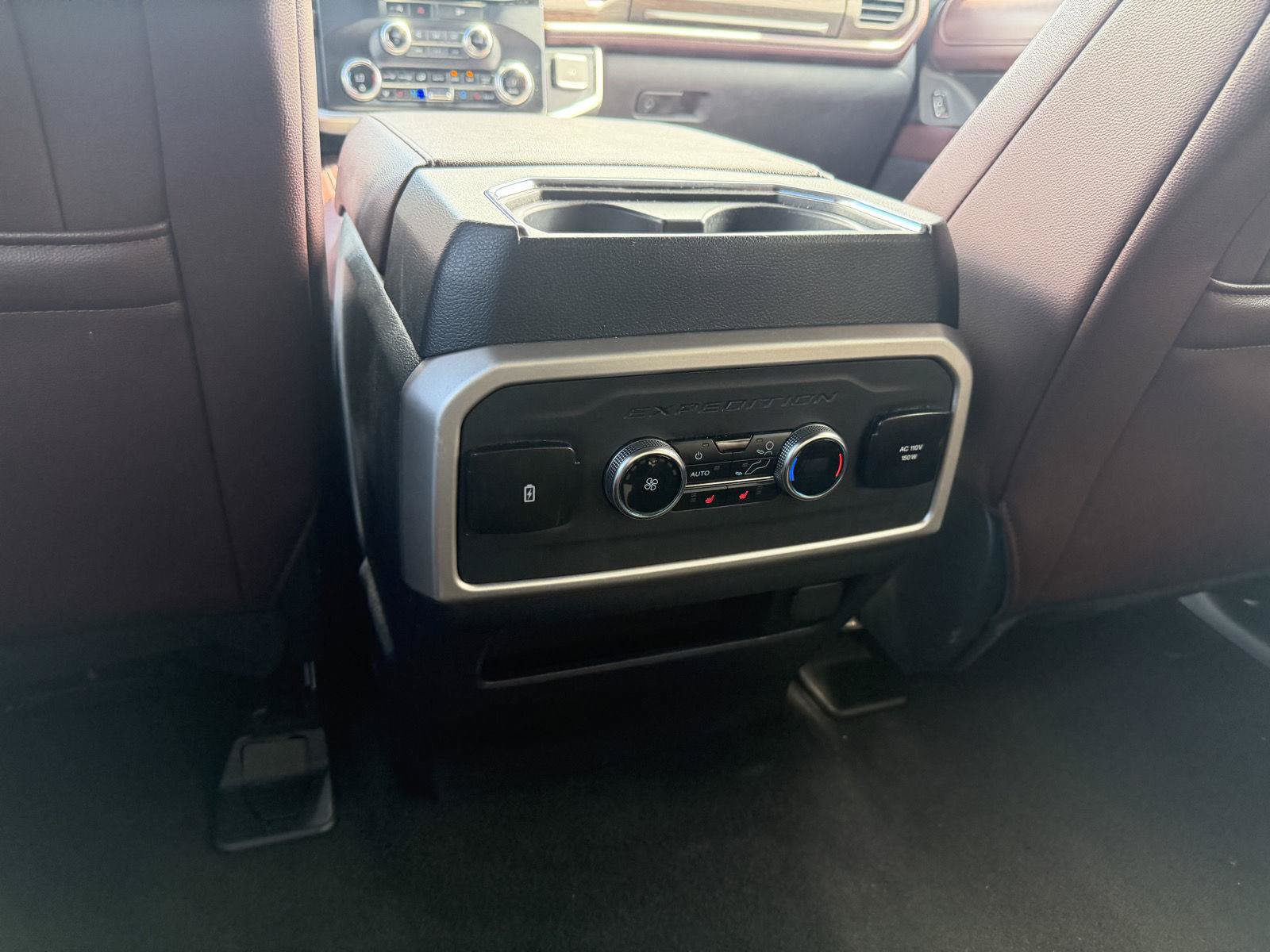 Used 2024 Ford Expedition Limited RWD image 9