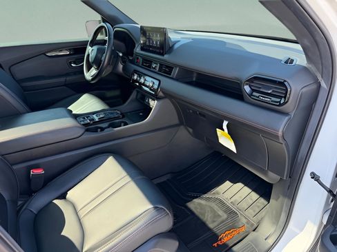 Certified 2024 Honda Pilot TrailSport image 28