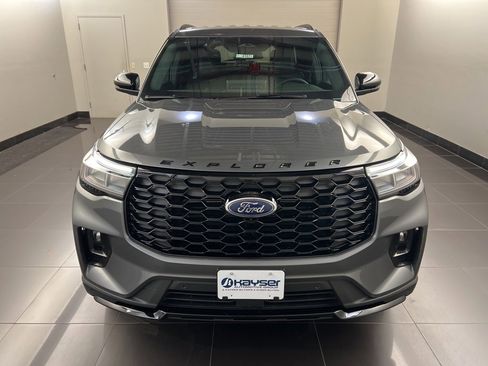 New 2025 Ford Explorer ST-Line image 2
