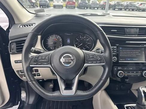 Used 2017 Nissan Rogue Sport SL w/ SL Premium Package AWD/4WD image 9