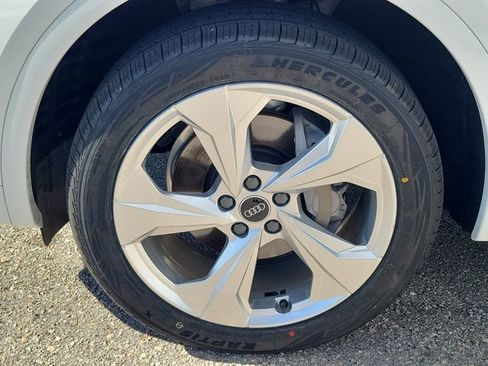 Used 2021 Audi Q5 Prestige w/ Prestige Package image 9