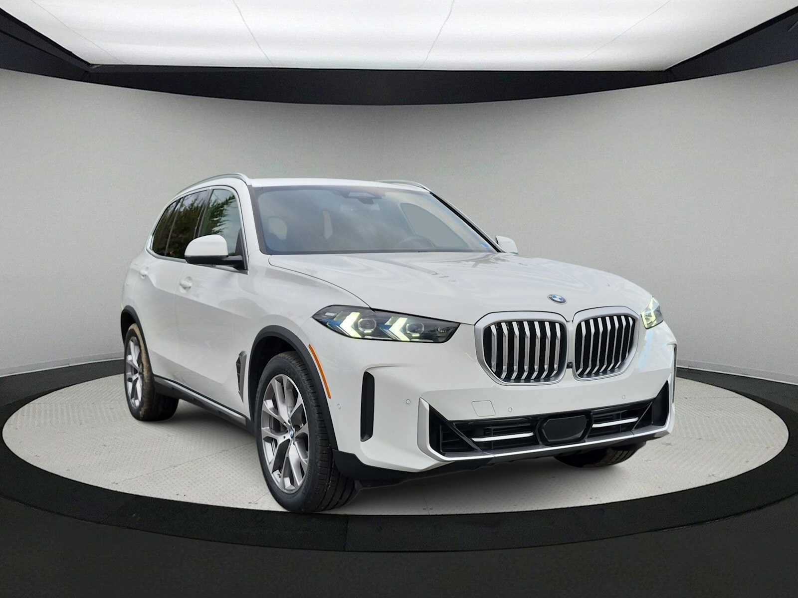 Used 2024 BMW X5 xDrive40i w/ Premium Package AWD/4WD image 2