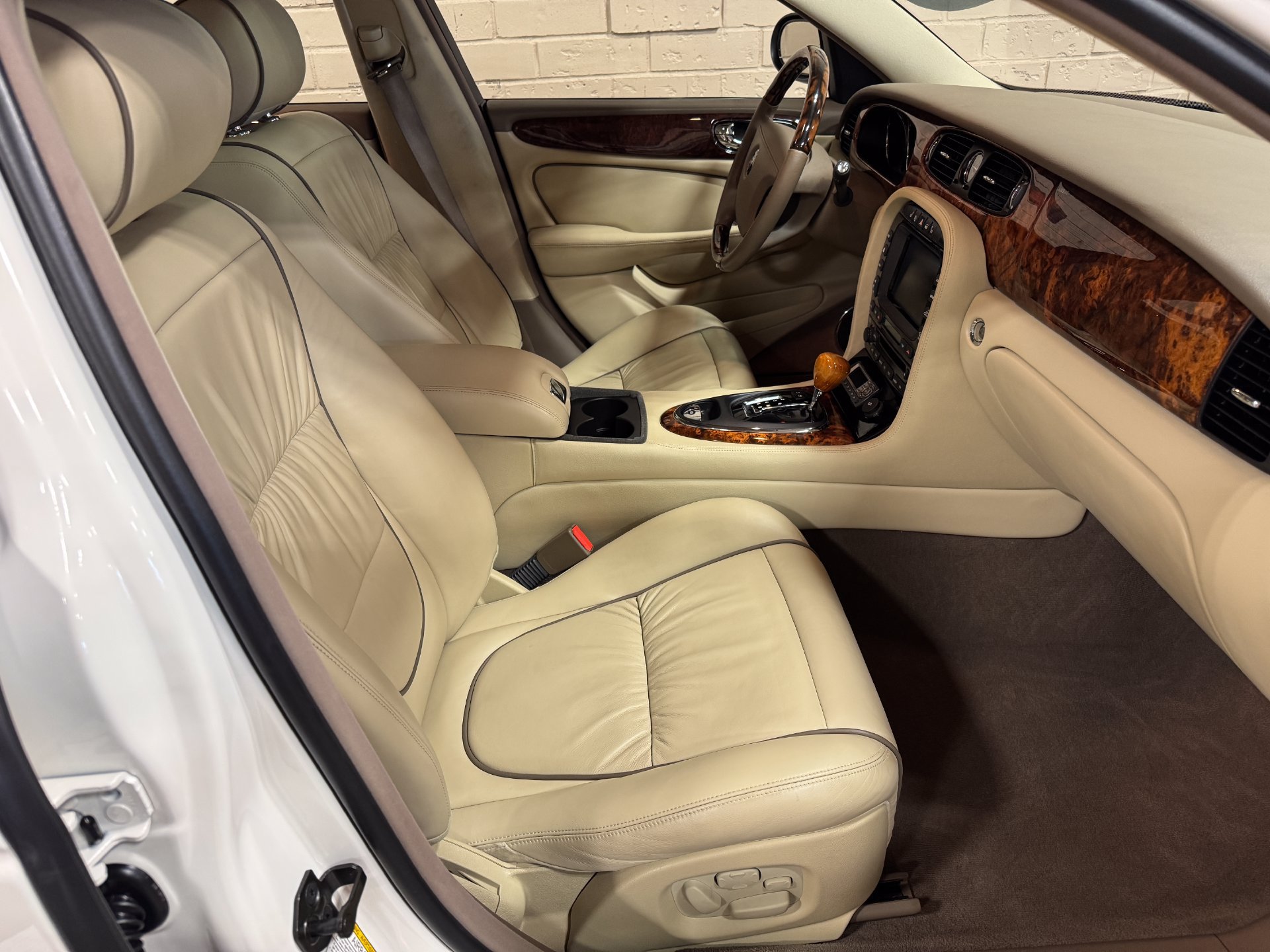 Used 2007 Jaguar XJ8 RWD image 45