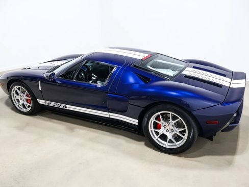Used 2006 Ford GT RWD image 16