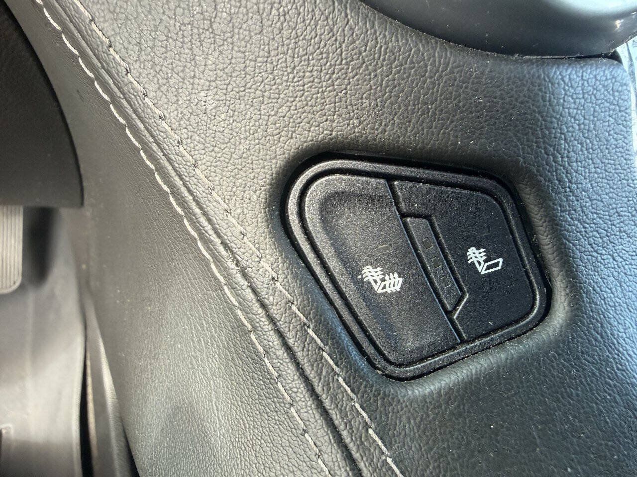 Used 2018 Chevrolet Suburban LT AWD/4WD image 21