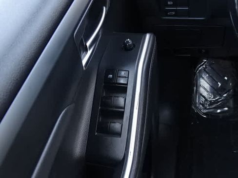 Used 2022 Toyota Highlander XLE FWD image 38