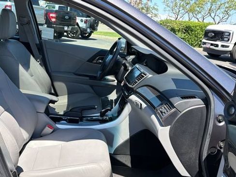 Used 2017 Honda Accord EX-L image 11