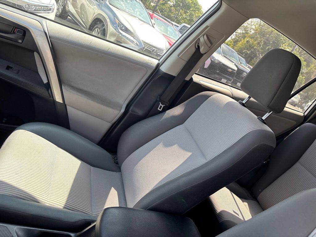 Used 2013 Toyota RAV4 LE AWD/4WD image 14