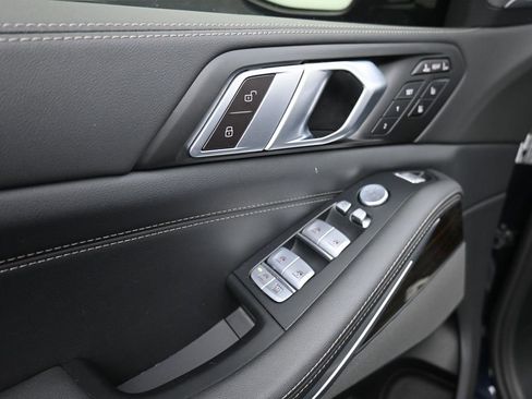 Used 2024 BMW X7 xDrive40i w/ Executive Package image 9