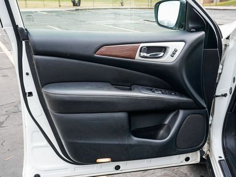 Used 2018 Nissan Pathfinder Platinum image 8