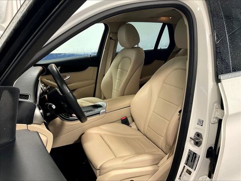 Used 2022 Mercedes-Benz GLC 300 4MATIC image 10