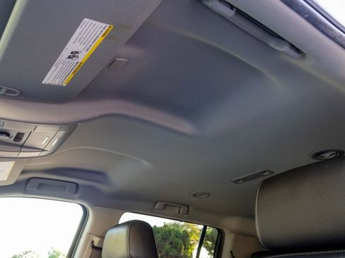 Used 2019 Chevrolet Suburban LT image 33