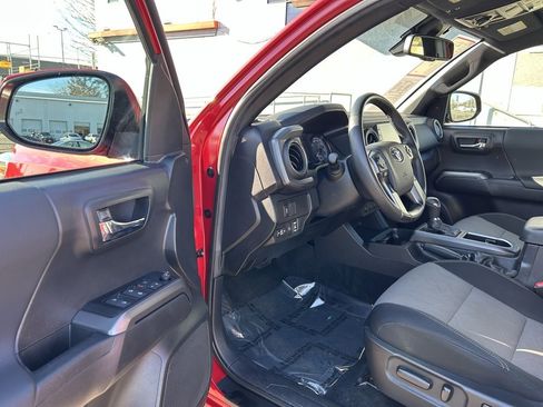 Certified 2023 Toyota Tacoma TRD Off-Road w/ Technology Package image 9