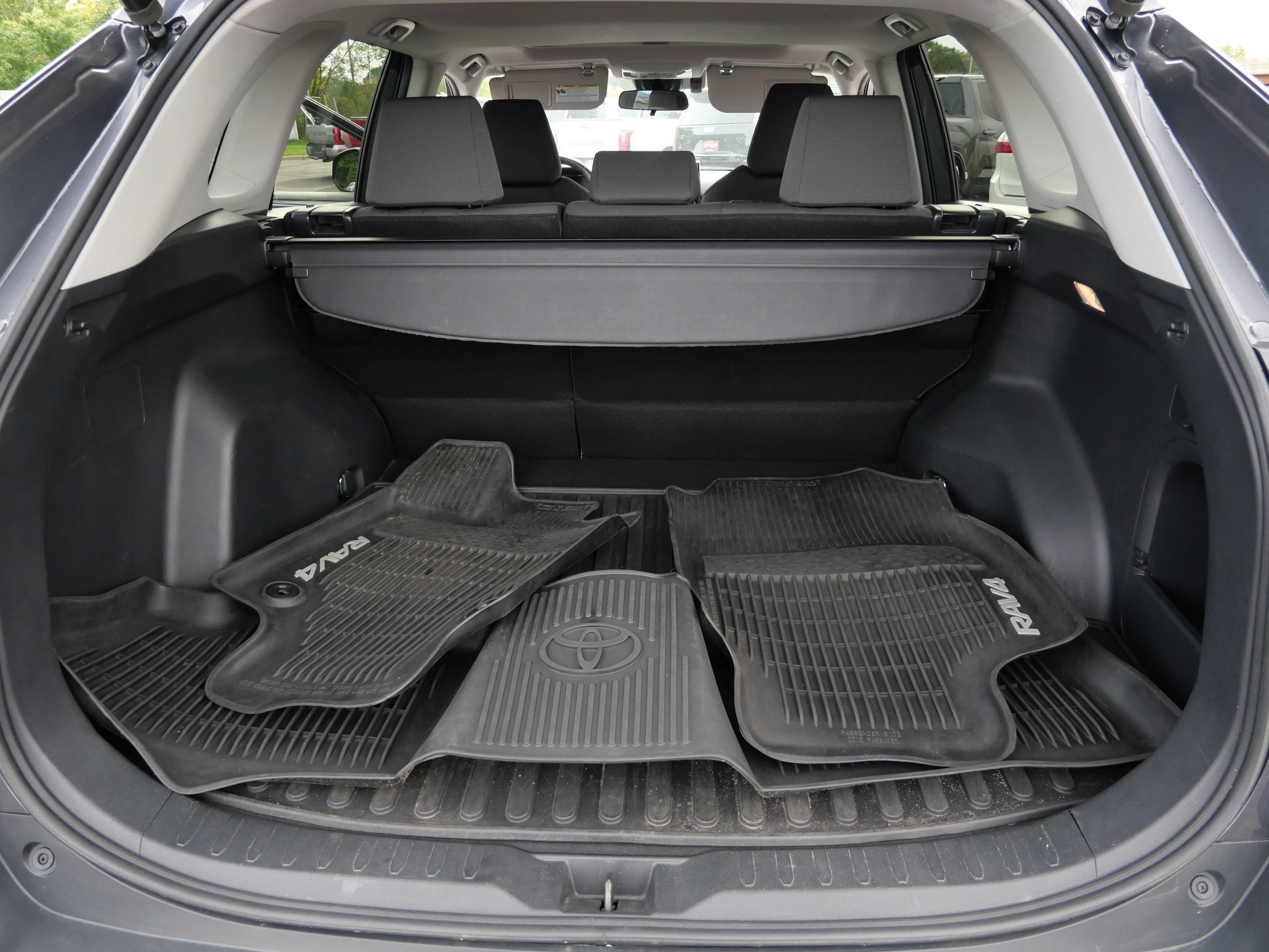 Used 2020 Toyota RAV4 XLE w/ Convenience Package AWD/4WD image 18