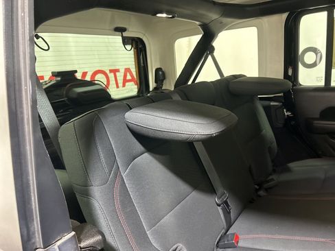 Used 2023 Jeep Wrangler Unlimited Rubicon w/ Cold Weather Group image 16