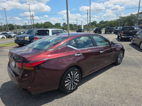 Used 2025 Nissan Altima 2.5 SV FWD image 4