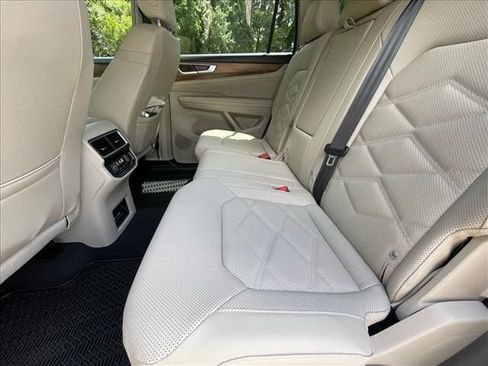 Used 2026 Volkswagen Atlas SE FWD image 4
