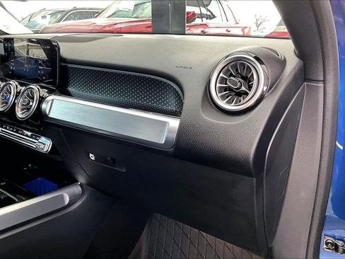 Used 2025 Mercedes-Benz GLB 250 image 19