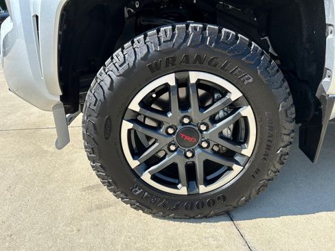 Used 2024 Toyota Tacoma TRD Sport AWD/4WD image 9