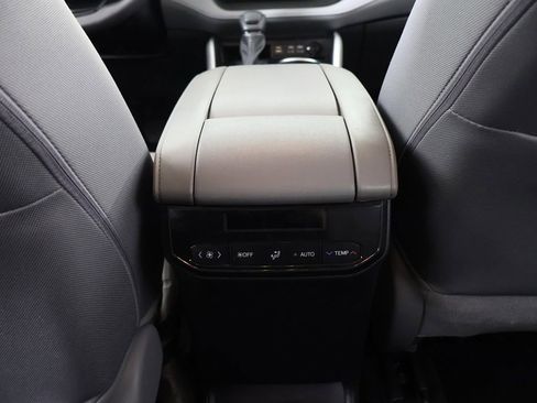 Used 2023 Toyota Highlander L image 46