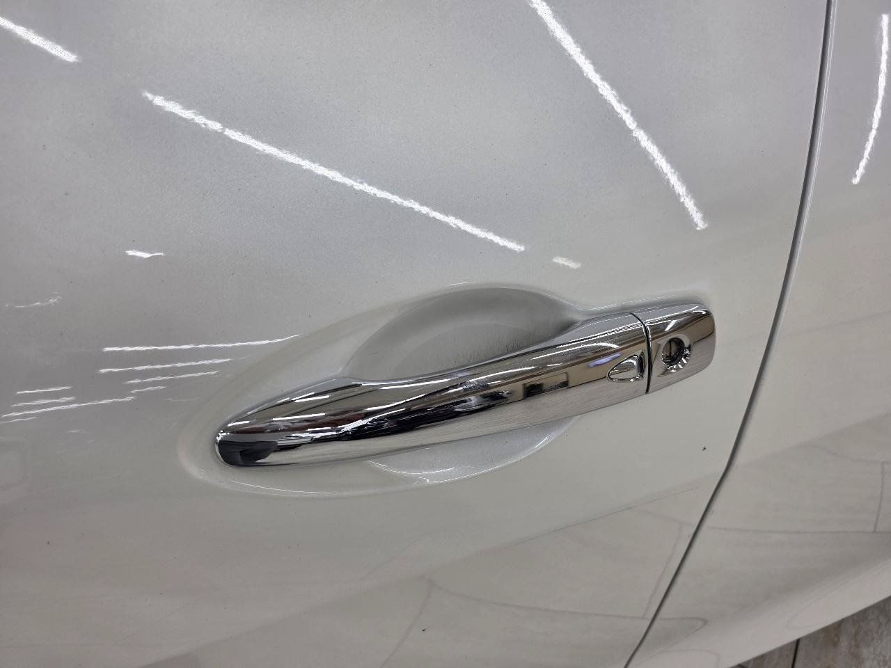 Used 2017 Nissan Maxima Platinum w/ Interior Lighting Package FWD image 11