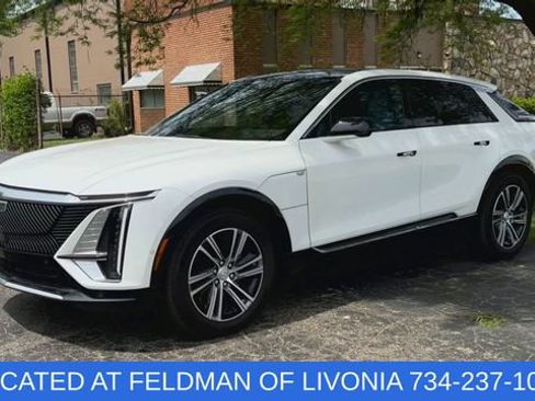 Used 2024 Cadillac Lyriq Luxury AWD/4WD image 4