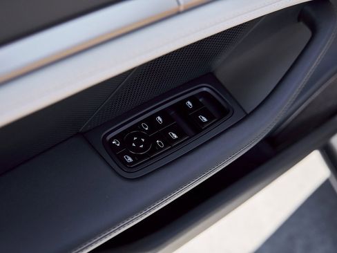 Used 2020 Porsche Taycan Turbo S image 34