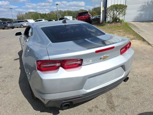 Used 2019 Chevrolet Camaro LT w/ Technology Package image 7
