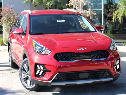 Used 2022 Kia Niro EX image 2