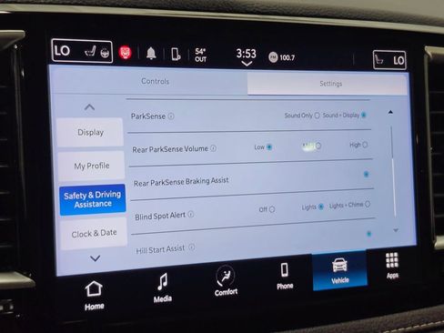 Used 2024 Chrysler Pacifica Touring FWD image 42
