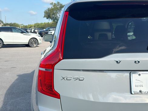 Used 2024 Volvo XC90 B6 Plus AWD/4WD image 10