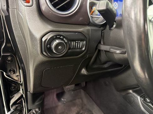 Used 2021 Jeep Wrangler Unlimited Sahara AWD/4WD image 15