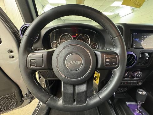 Used 2018 Jeep Wrangler Unlimited Sahara AWD/4WD image 27