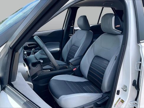 Certified 2023 Nissan Kicks SR w/ SR Premium Package FWD image 8