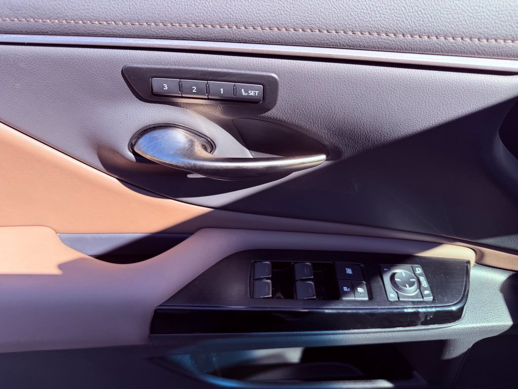 Certified 2025 Lexus ES 350 w/ Premium Package FWD image 17