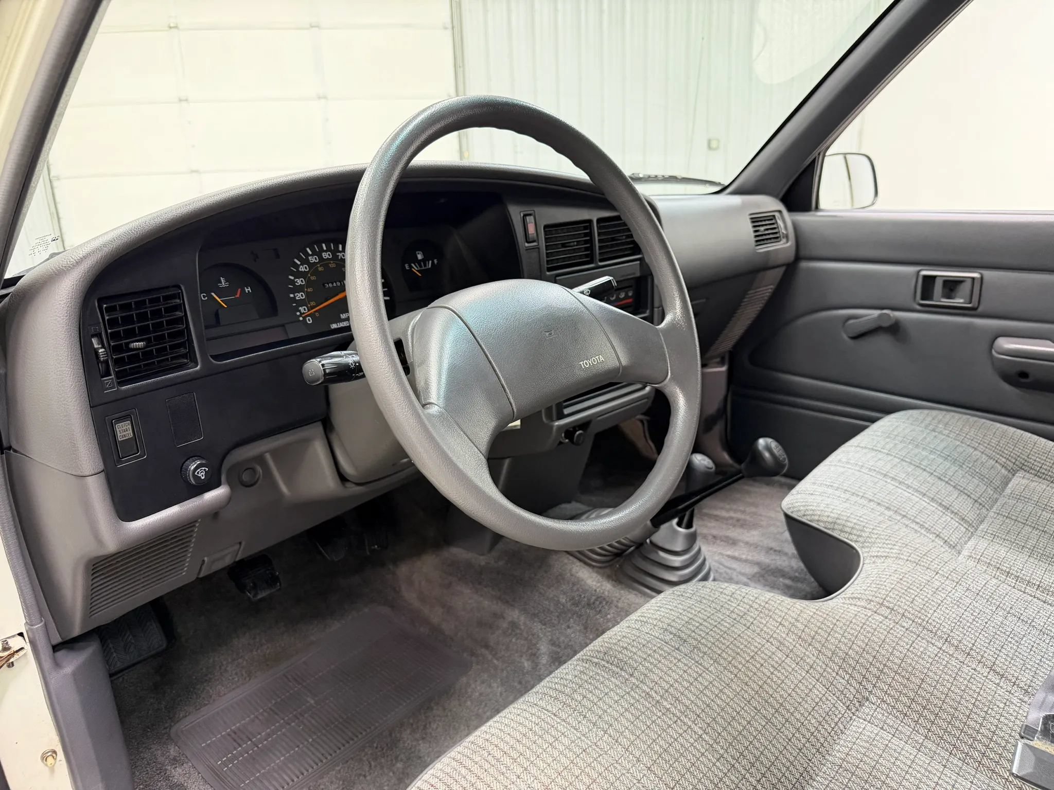 Used 1990 Toyota Pickup Deluxe AWD/4WD image 12