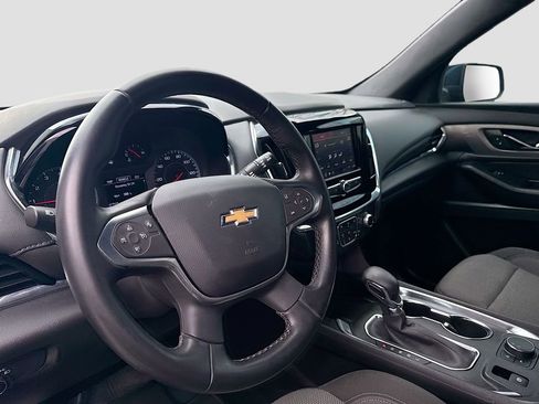 Used 2023 Chevrolet Traverse LT image 9