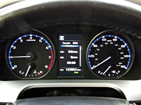 Used 2018 Toyota RAV4 XLE w/ Plus Extra Value Package AWD/4WD image 15