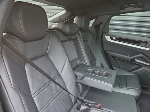 Certified 2026 Porsche Cayenne Coupe image 21