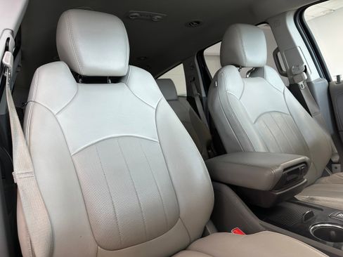 Used 2017 Chevrolet Traverse Premier image 17