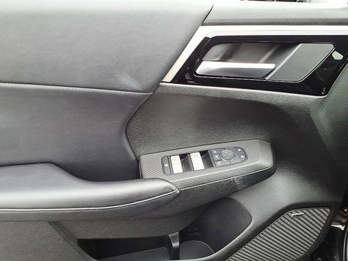 Used 2025 Mitsubishi Outlander SE FWD image 11