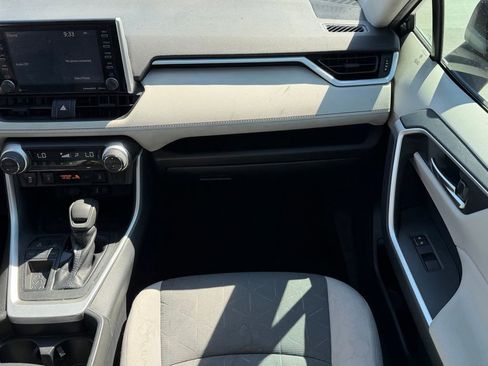 Used 2019 Toyota RAV4 XLE w/ Convenience Package FWD image 11