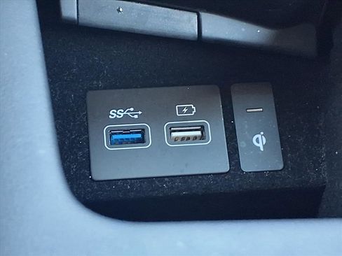 Used 2022 Genesis GV70 2.5T w/ Advanced Package image 12