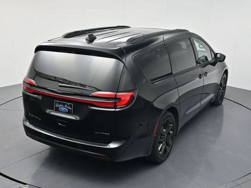 Used 2025 Chrysler Pacifica Limited FWD image 36