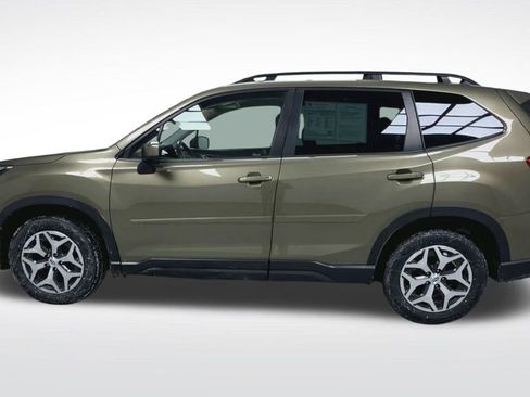 Used 2023 Subaru Forester Premium image 19