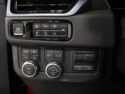 Used 2025 GMC Yukon AT4 Ultimate w/ LPO, Floor Liner Package AWD/4WD image 20