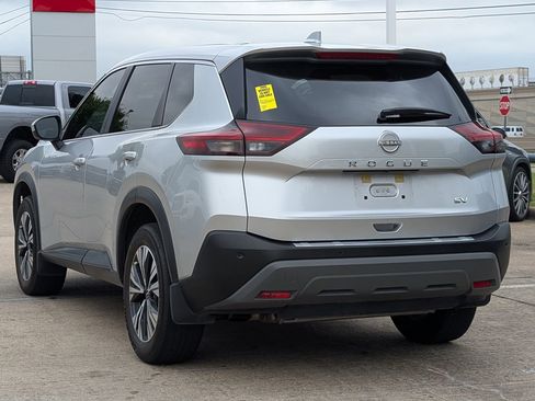 Used 2023 Nissan Rogue SV image 4