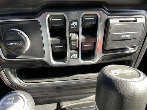 Used 2020 Jeep Wrangler Unlimited Sport S image 40